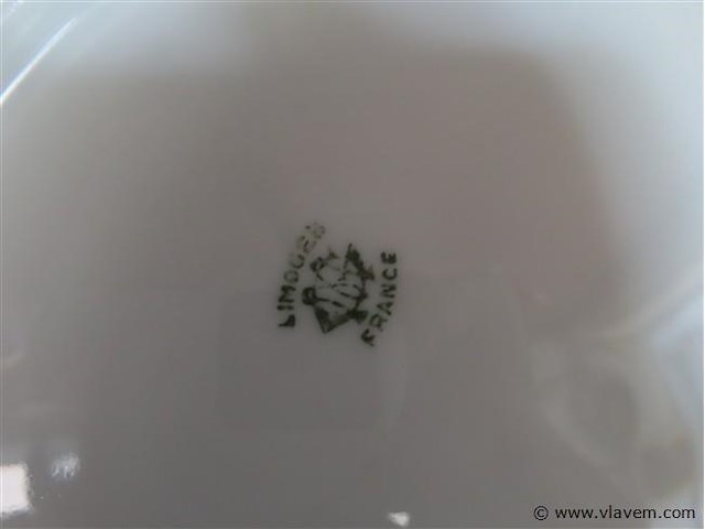 Lot serviesgoed in de kast volgens foto - afbeelding 3 van  3
