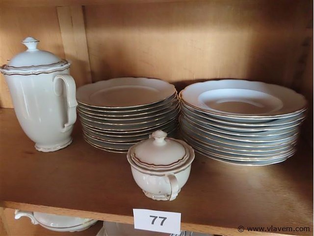 Lot serviesgoed in de kast volgens foto - afbeelding 3 van  4
