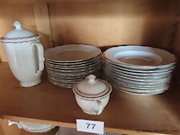 Lot serviesgoed in de kast volgens foto - afbeelding 3 van  4