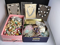 Lot sierjuwelen - afbeelding 1 van  11