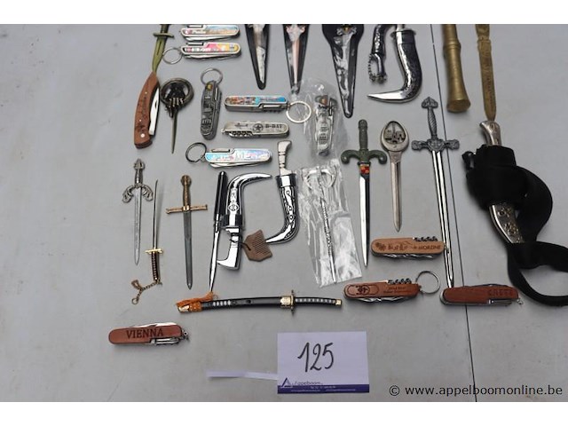 Lot siervoorwerpen - afbeelding 4 van  4