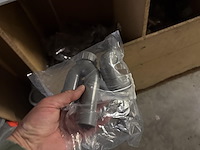 Lot sifons, flexibels, koppelstukken - afbeelding 3 van  26
