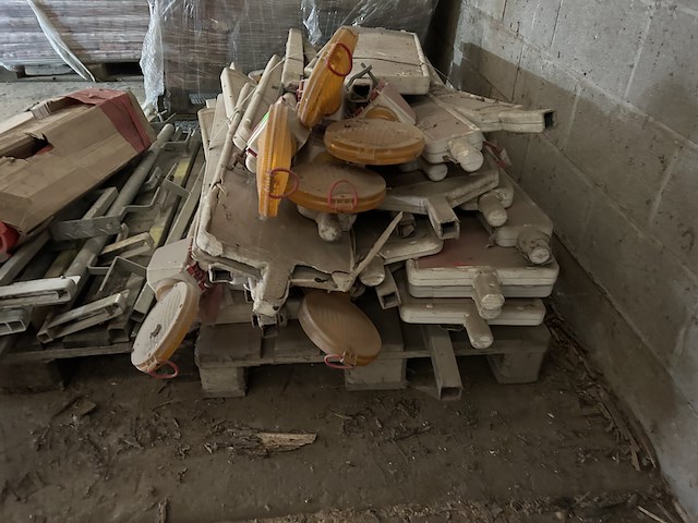 Lot signalisatie palen / valbeveiliging haken - afbeelding 2 van  4