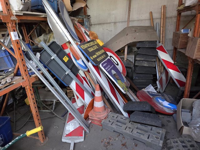 Lot signalisatieborden - afbeelding 1 van  10