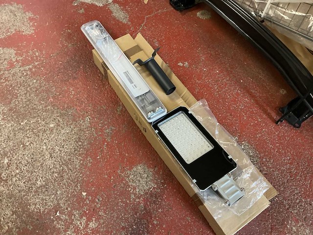 Lot signalisatielampen, tl lampen en armaturen - afbeelding 1 van  9