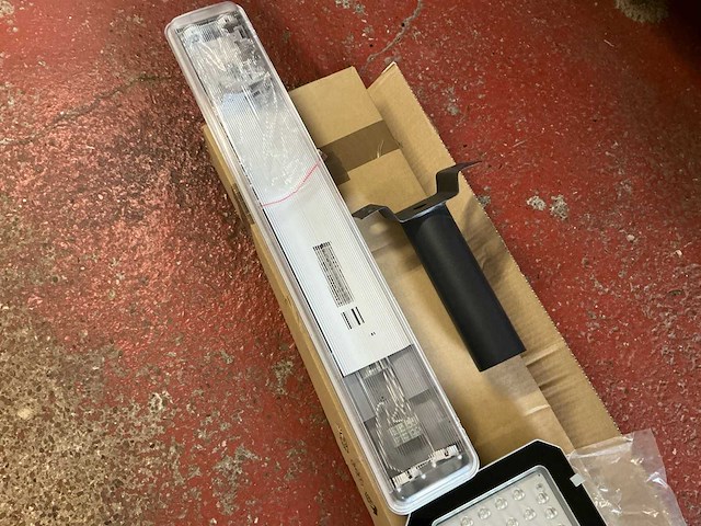 Lot signalisatielampen, tl lampen en armaturen - afbeelding 3 van  9