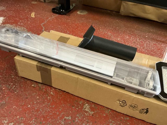 Lot signalisatielampen, tl lampen en armaturen - afbeelding 2 van  4