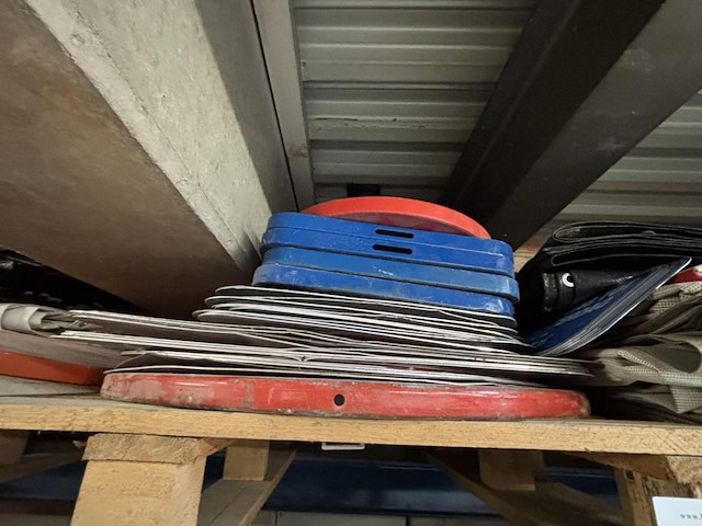 Lot signalisatiemateriaal - afbeelding 2 van  3