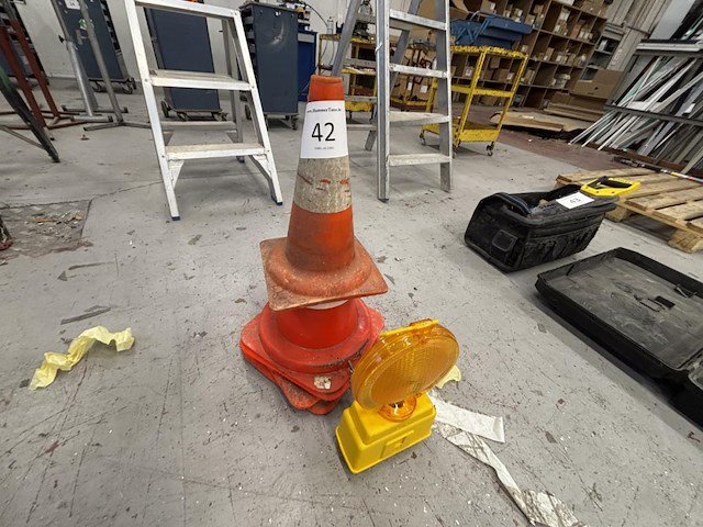 Lot signalisatiematerialen - afbeelding 1 van  1