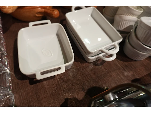 Lot soepborden, pannetjes, ovenschotels, royco onderzetters + kurkentrekker - afbeelding 4 van  11