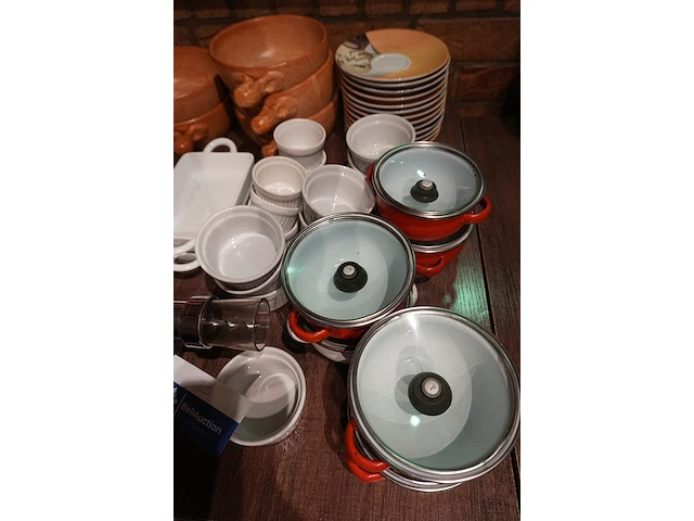 Lot soepborden, pannetjes, ovenschotels, royco onderzetters + kurkentrekker - afbeelding 6 van  11