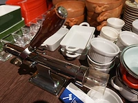 Lot soepborden, pannetjes, ovenschotels, royco onderzetters + kurkentrekker - afbeelding 8 van  11
