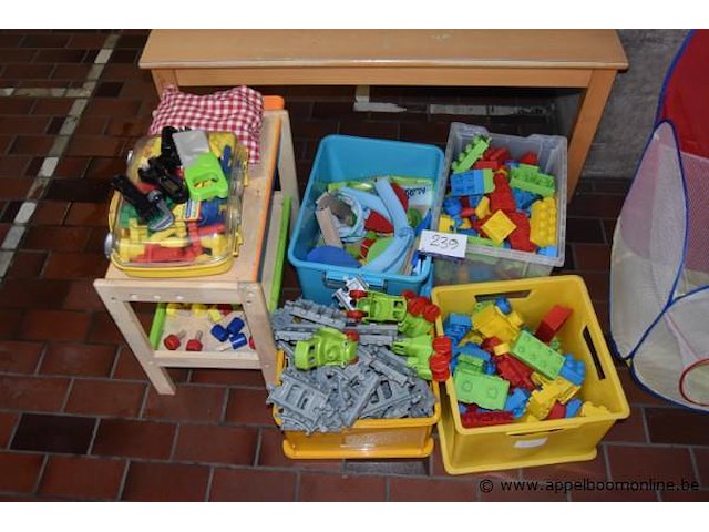 Lot speelgoed - afbeelding 1 van  3
