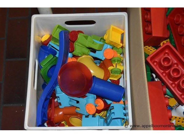 Lot speelgoed - afbeelding 2 van  3