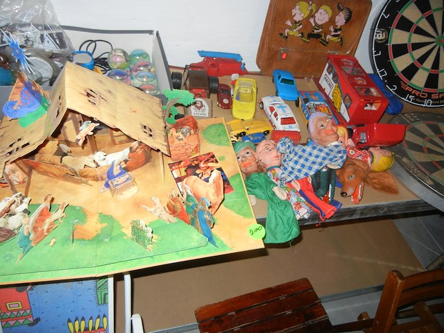 Lot speelgoed - afbeelding 1 van  3