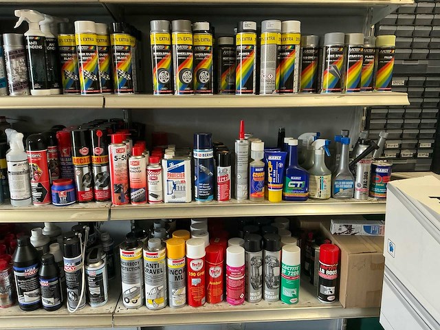 Lot spuitbussen (400x) - afbeelding 1 van  5