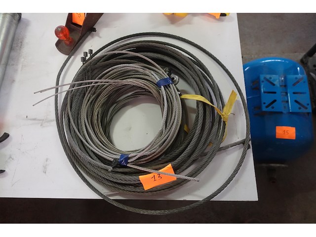Lot staalkabels - afbeelding 1 van  1