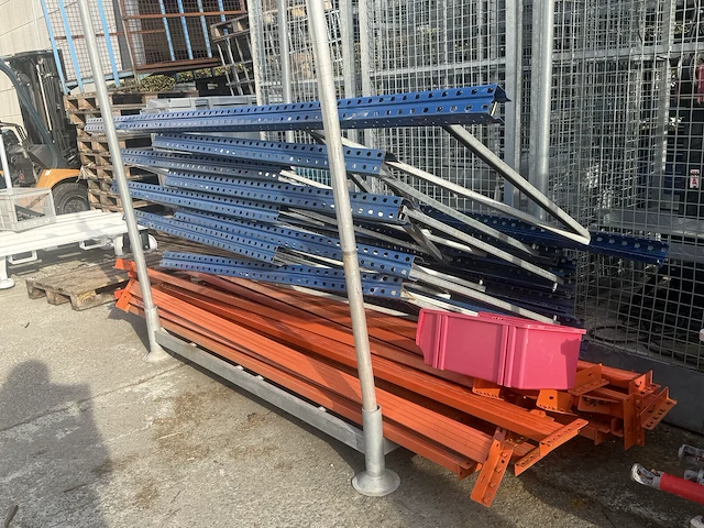 Lot staanders en liggers - afbeelding 1 van  1