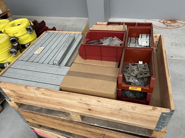 Lot stapelrekken/winkelrekken nieuw - afbeelding 2 van  22