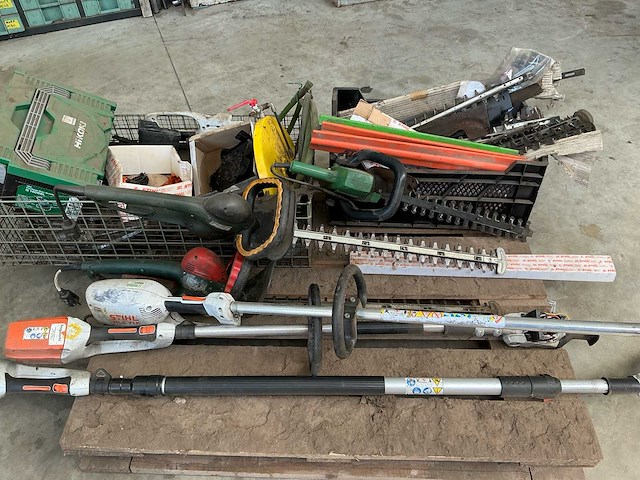 Lot: stihl /metabo heggenscharen + onderdelen overig bos- en tuingereedschap - afbeelding 2 van  8