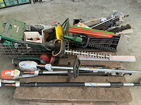 Lot: stihl /metabo heggenscharen + onderdelen overig bos- en tuingereedschap - afbeelding 2 van  8