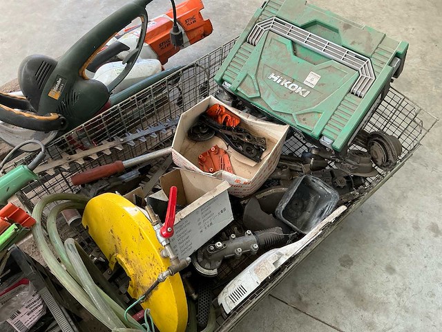 Lot: stihl /metabo heggenscharen + onderdelen overig bos- en tuingereedschap - afbeelding 4 van  8