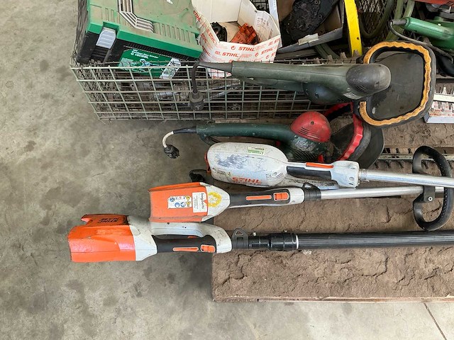 Lot: stihl /metabo heggenscharen + onderdelen overig bos- en tuingereedschap - afbeelding 7 van  8