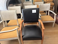 Lot stoelen, kussens & tapijten - afbeelding 2 van  7