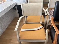 Lot stoelen, kussens & tapijten - afbeelding 3 van  7