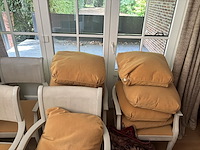 Lot stoelen, kussens & tapijten - afbeelding 5 van  7