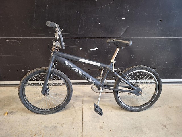 Lot stuntfietsen - afbeelding 1 van  1