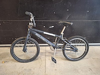 Lot stuntfietsen - afbeelding 1 van  1