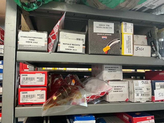 Lot stuur en ophangingsdelen (100x) - afbeelding 1 van  7