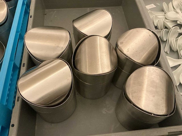 Lot tafel vuilnisbakken - afbeelding 2 van  3