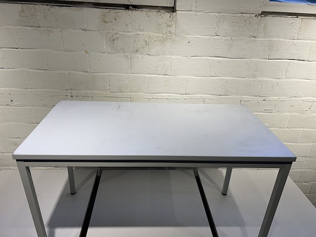 Lot tafels (3+1) - afbeelding 1 van  2