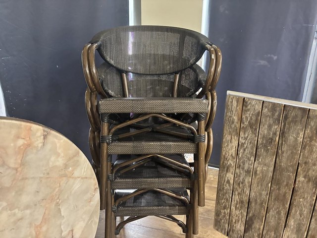 Lot tafels en stoelen - afbeelding 4 van  6