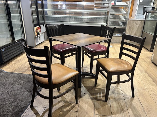 Lot tafels en stoelen - afbeelding 6 van  6