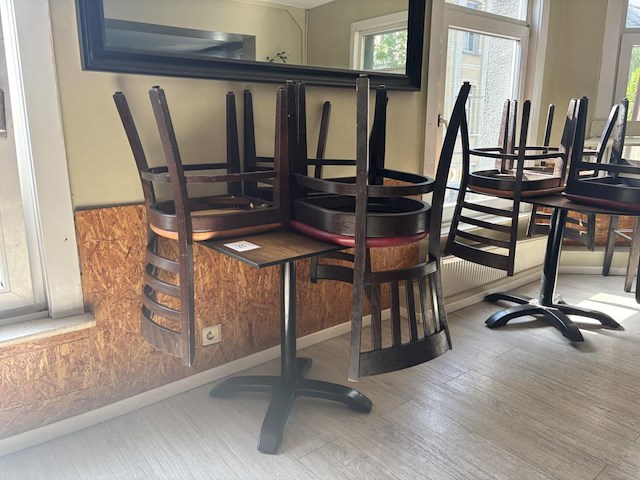 Lot tafels en stoelen - afbeelding 9 van  12