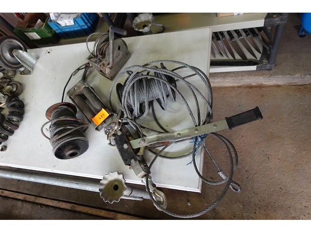 Lot takels - afbeelding 1 van  4