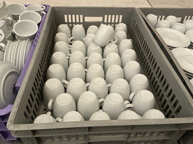 Lot tassen, bordjes, kannen, lepels, vorken, taartscheppen - afbeelding 4 van  7