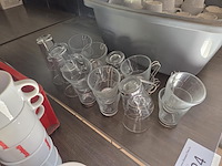 Lot tassen, theeglazen, ondertassen ea - afbeelding 6 van  12
