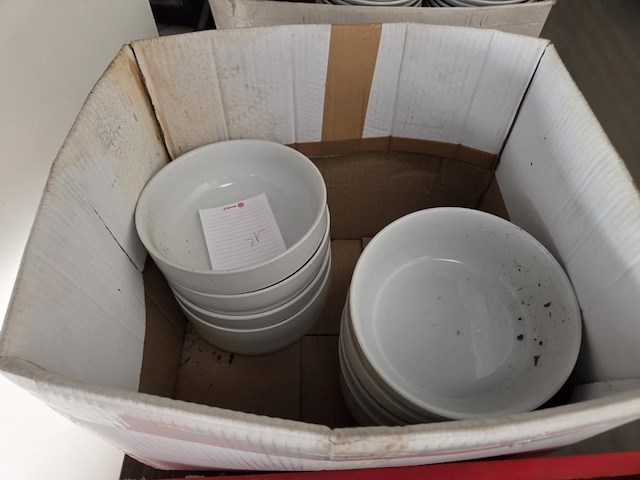 Lot tassen, theeglazen, ondertassen ea - afbeelding 8 van  12