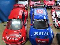 Lot telegeleide auto's en attributen - afbeelding 2 van  7