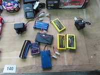 Lot telegeleide auto's en attributen - afbeelding 4 van  7