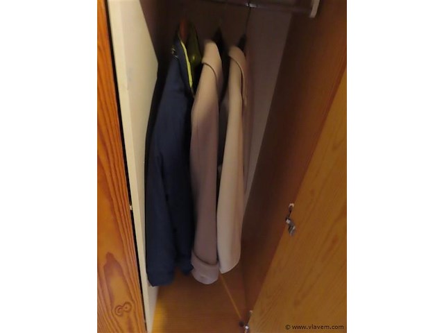Lot textiel en diverse, op en in de kast - afbeelding 5 van  5