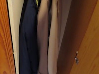 Lot textiel en diverse, op en in de kast - afbeelding 5 van  5