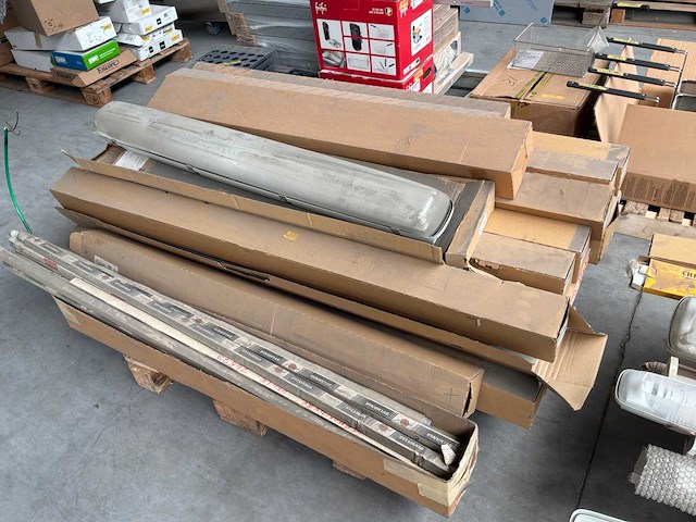 Lot tl armaturen en lampen (30x) - afbeelding 3 van  4
