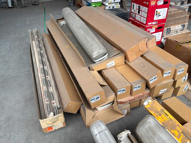 Lot tl armaturen en lampen (30x) - afbeelding 4 van  4