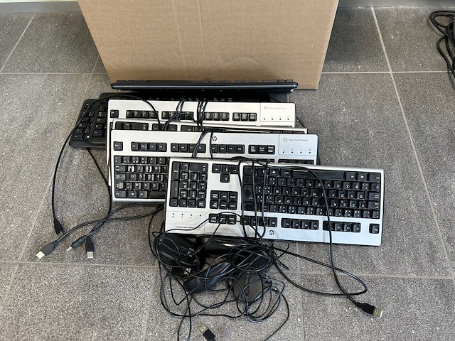 Lot toetsenborden / klavieren - afbeelding 3 van  3