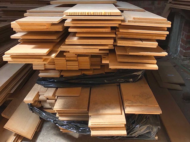Lot triplex hout - afbeelding 1 van  2